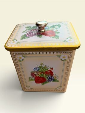 Vintage Knott's Berry Farm Shortbread Cookie Tin